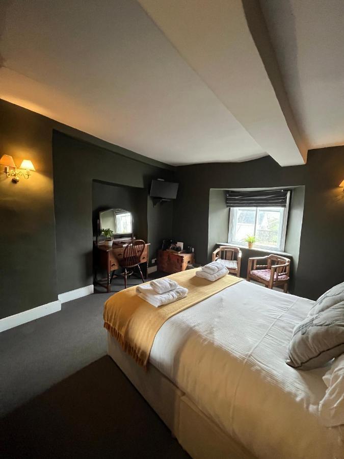 Готель The Kings Arms Didmarton Екстер'єр фото