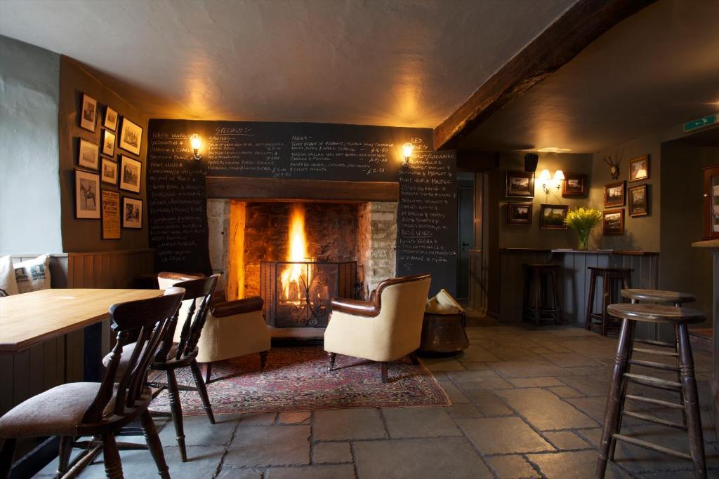 Готель The Kings Arms Didmarton Екстер'єр фото